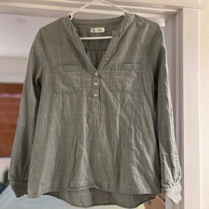 Carve Designs Women’s Dylan Twill Top in “Thyme Windowpane”